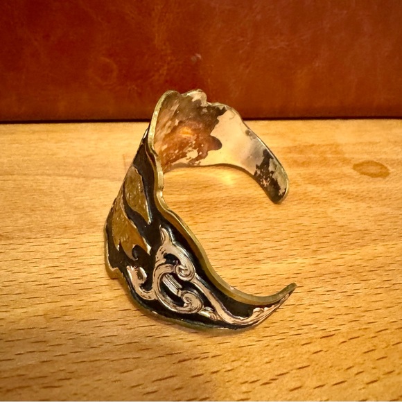Vintage Crumrine Western Cuff Bracelet Reno NV Brass Black Enamel Engraved USA - Picture 4 of 5
